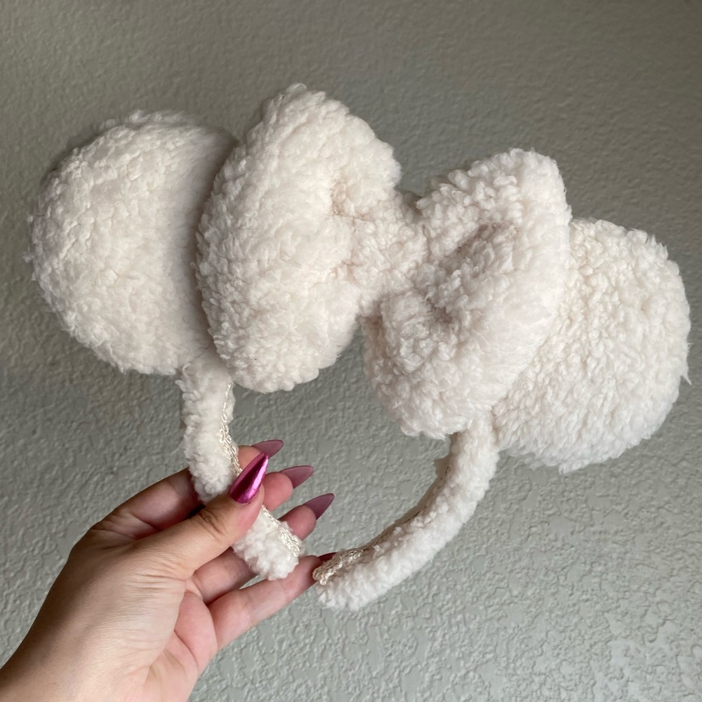 ✨SOLD✨ White Sherpa Minnie Mouse Ear Headband